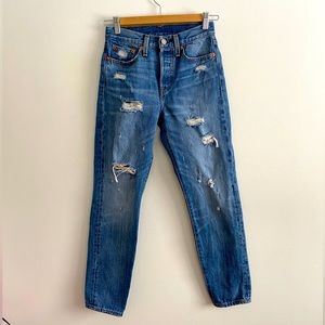 Levi’s Women’s Wedgie Icon Fit Size 24 in Excellent Condition